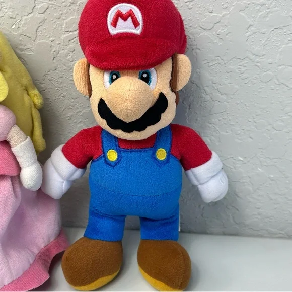 Nintendo Super Mario Bros- Mario & Princess Peach 9” Plush Toy Lot Authentic - Picture 3 of 7